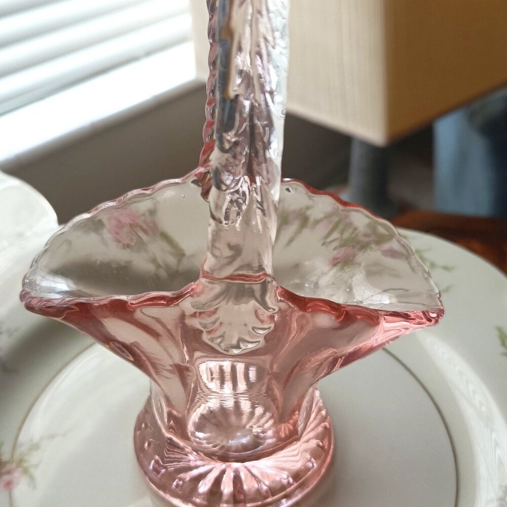 Vintage Westmoreland pink depression glass basket with ruffled edge 7"